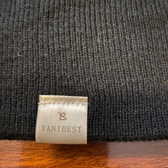 Yanibest Black Knit Winter Fall Beanie with Silk lining - Picture 3 of 6